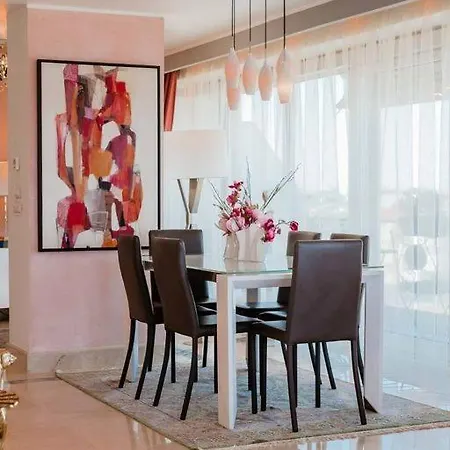 Tudors Lakeview Apartment Mamaia
