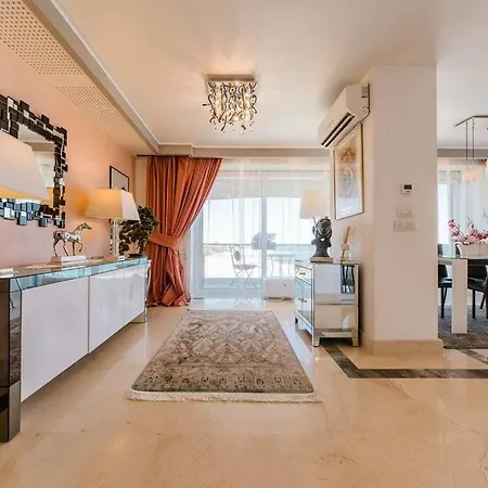 Tudors Lakeview Apartment