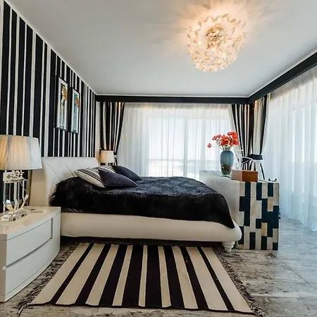 Tudors Lakeview Apartment Mamaia