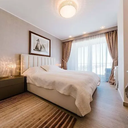 Tudors Lakeview Apartment