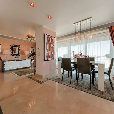 Tudors Lakeview