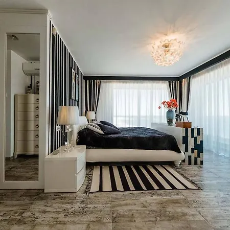 Tudors Lakeview Apartment