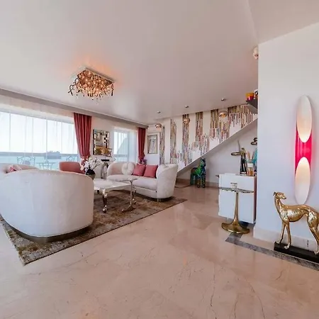 Tudors Lakeview Apartment