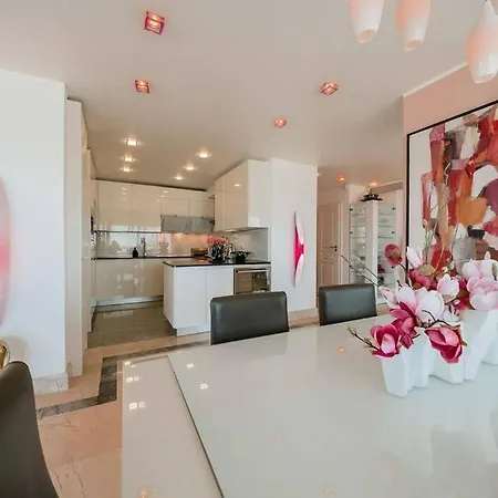 Apartment Tudors Lakeview *