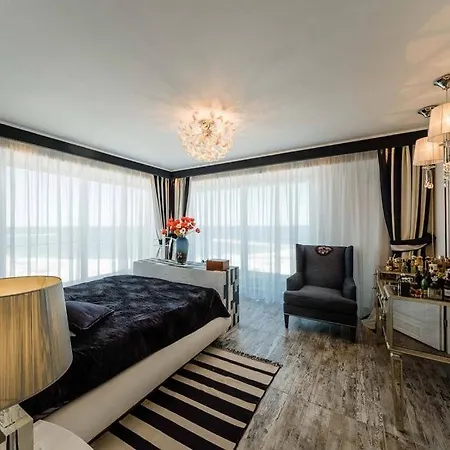 Apartment Tudors Lakeview Mamaia